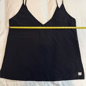 Vuori Women's Black V-Neck Relaxed Tank Top Size Medium